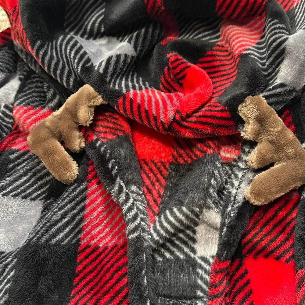 Cuddl Duds  youth Red and Black Plaid Fleece Hooded Robe